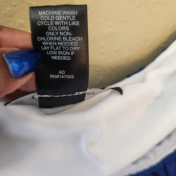 Ashley Stewart blue, gold, & white blouse. Size 18/20. Can be worn off s… - Picture 6 of 8